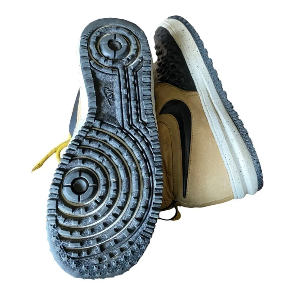 water Shield Nike boot Size 6.5y - Nike Lunar Force 1 Duckboot Metallic Gold